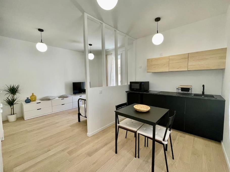Studio entièrement rénové, situé au cœur du Quartier Haut Sète Extérieur photo